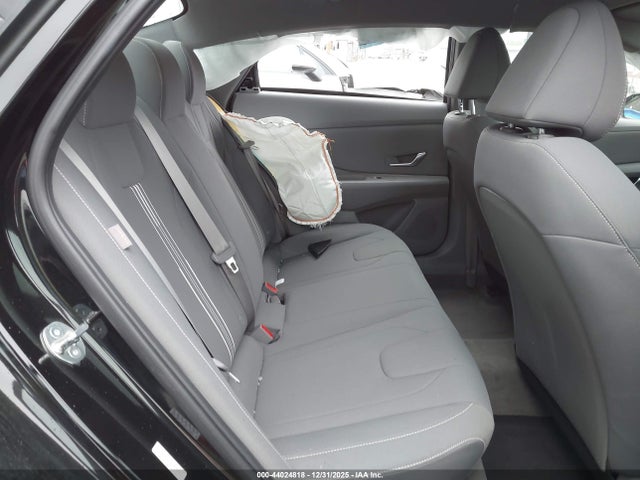 KMHLM4DGXRU753634 Hyundai ELANTRA SEL
