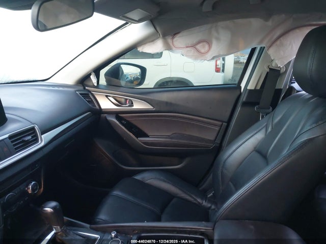 3MZBN1L38JM222822 Mazda Mazda3 Touring