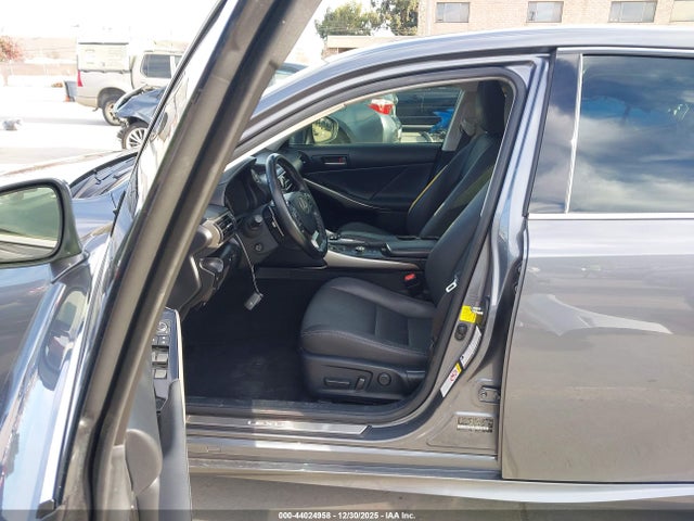 Lexus IS 300 2019 JTHBA1D27K5086337 Image 5