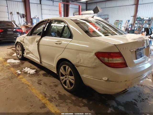 44024999 :رقم المزاد ، WDDGF8BB8BR150906 vin ، 2011 Mercedes-benz C 300 Luxury 4matic مزاد بيع