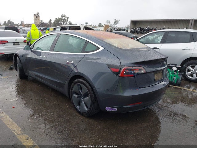 2018 TESLA MODEL 3 5YJ3E1EA2JF158963 Photo 2