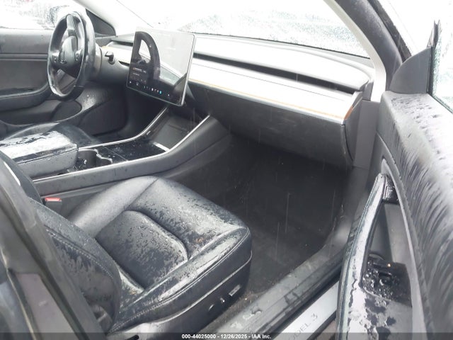 2018 TESLA MODEL 3 5YJ3E1EA2JF158963 Photo 4