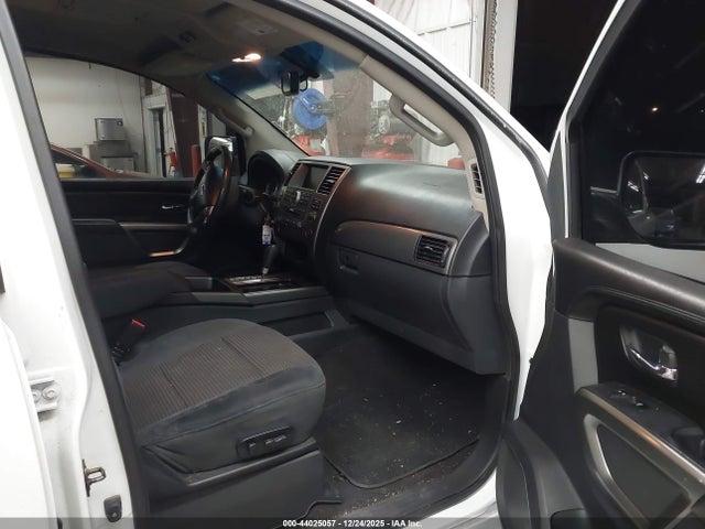 5N1BA0NC2FN618615 Nissan ARMADA SV