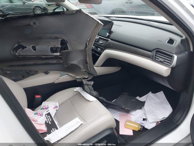 1HGCV1F93JA006916 Honda Accord Touring