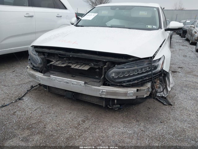 1HGCV1F93JA006916 Honda Accord Touring