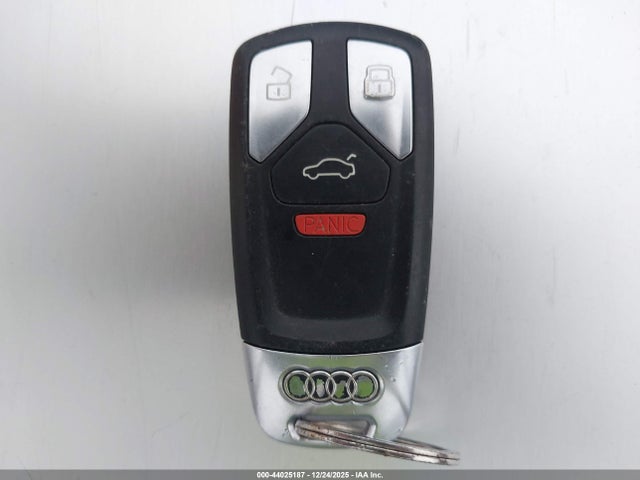 Продажа на аукционе авто 2017 Audi A4 2.0t Premium, vin: WAULNAF43HN019653, номер лота: 44025187