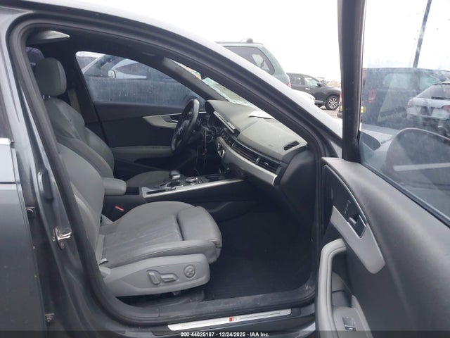 Продажа на аукционе авто 2017 Audi A4 2.0t Premium, vin: WAULNAF43HN019653, номер лота: 44025187