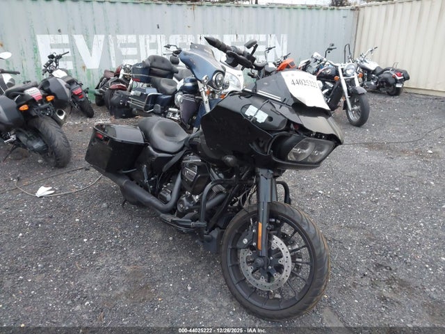 2018 HARLEY-DAVIDSON FLTRXS 1HD1KTC13JB672952