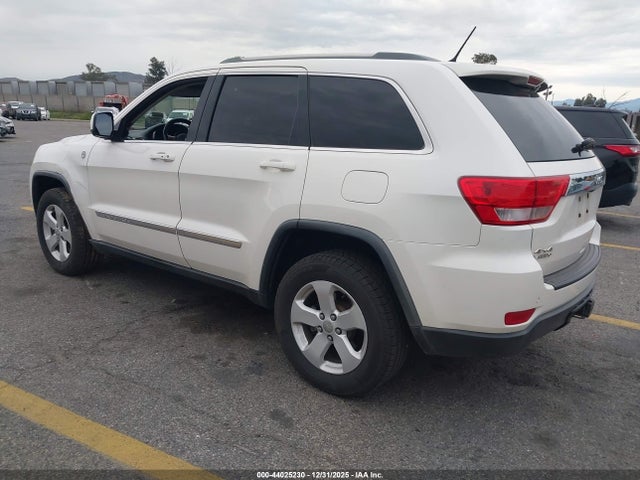 44025230 :رقم المزاد ، 1J4RR4GG3BC681046 vin ، 2011 Jeep Grand Cherokee Laredo مزاد بيع