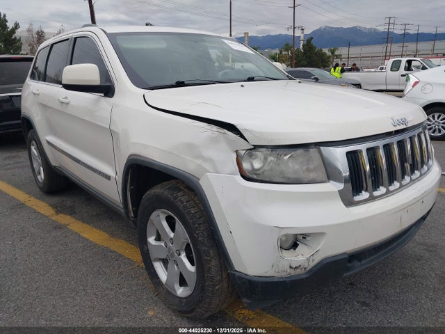 44025230 :رقم المزاد ، 1J4RR4GG3BC681046 vin ، 2011 Jeep Grand Cherokee Laredo مزاد بيع