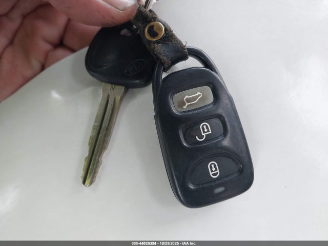 Aukcja sprzedaży 2007 Kia Rondo Lx V6, vin: KNAFG526977112329, numer aukcji: 44025324
