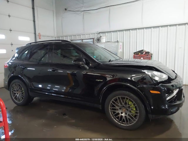 44025379 :رقم المزاد ، WP1AE2A21HLA73078 vin ، 2017 Porsche Cayenne E-hybrid S Platinum Edition مزاد بيع