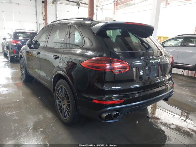 44025379 :رقم المزاد ، WP1AE2A21HLA73078 vin ، 2017 Porsche Cayenne E-hybrid S Platinum Edition مزاد بيع
