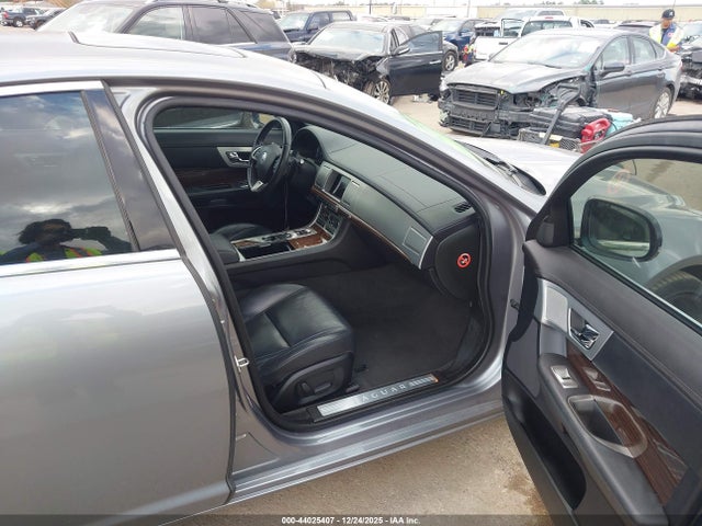 2013 JAGUAR XF SAJWA0ES8DPS97132 Photo 4