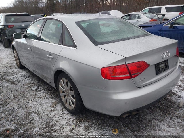2010 AUDI A4 WAUFFAFL5AN010265 Photo 2