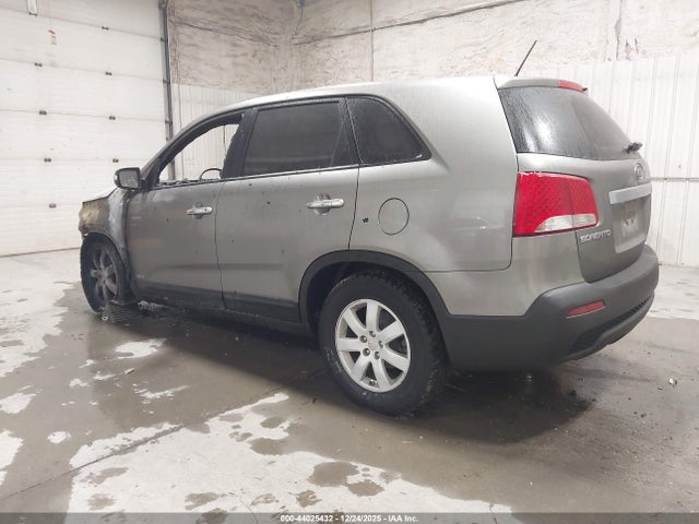 2011 KIA SORENTO 5XYKTCA17BG157112 Photo 2