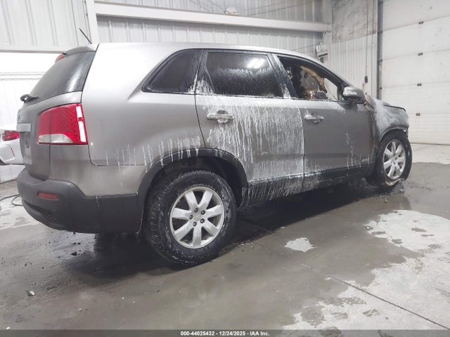 2011 KIA SORENTO 5XYKTCA17BG157112 Photo 3