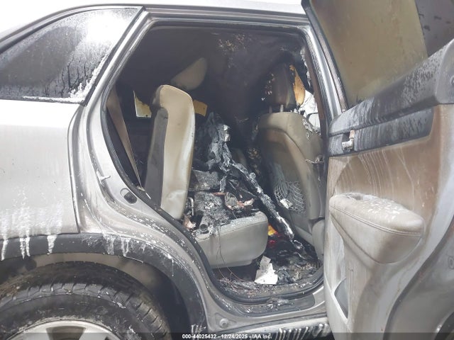 2011 KIA SORENTO 5XYKTCA17BG157112 Photo 7