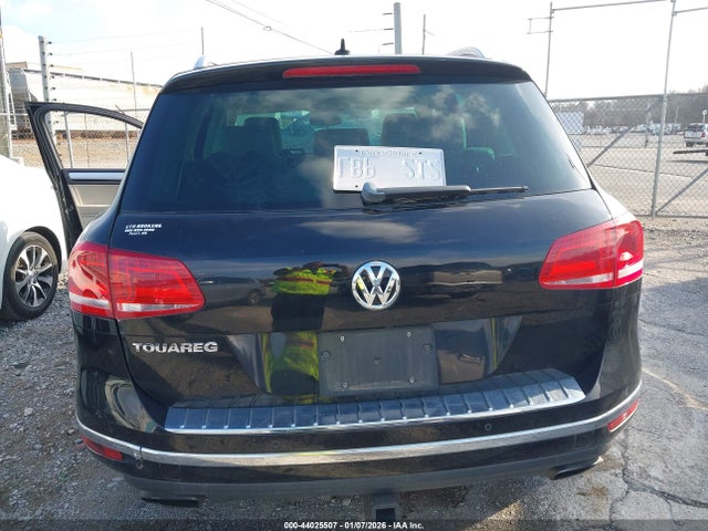 44025507 :رقم المزاد ، WVGEF7BP0HD003892 vin ، 2017 Volkswagen Touareg V6 Sport مزاد بيع