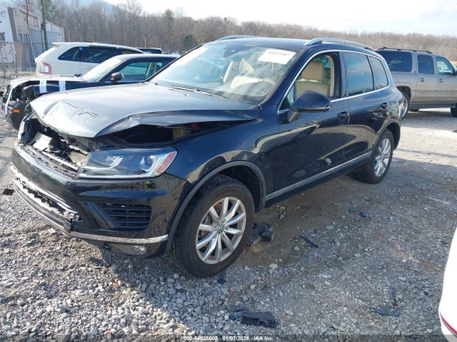 44025507 :رقم المزاد ، WVGEF7BP0HD003892 vin ، 2017 Volkswagen Touareg V6 Sport مزاد بيع