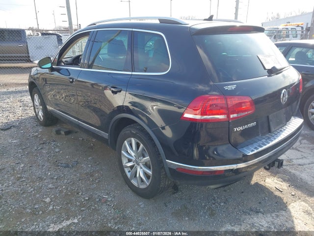 44025507 :رقم المزاد ، WVGEF7BP0HD003892 vin ، 2017 Volkswagen Touareg V6 Sport مزاد بيع