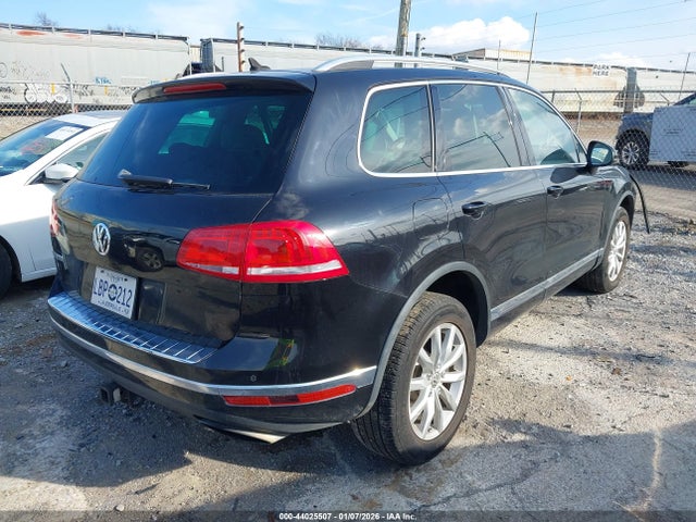 44025507 :رقم المزاد ، WVGEF7BP0HD003892 vin ، 2017 Volkswagen Touareg V6 Sport مزاد بيع