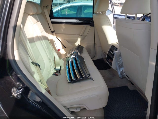 44025507 :رقم المزاد ، WVGEF7BP0HD003892 vin ، 2017 Volkswagen Touareg V6 Sport مزاد بيع