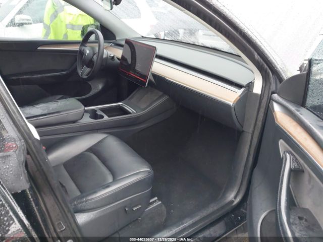 2024 TESLA MODEL Y 7SAYGDEF3RF078227 Photo 4