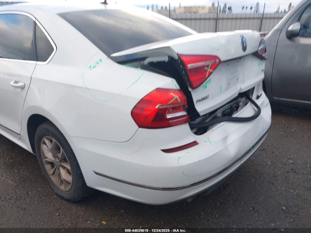 1VWAT7A34GC017287 Volkswagen Passat 1.8t S