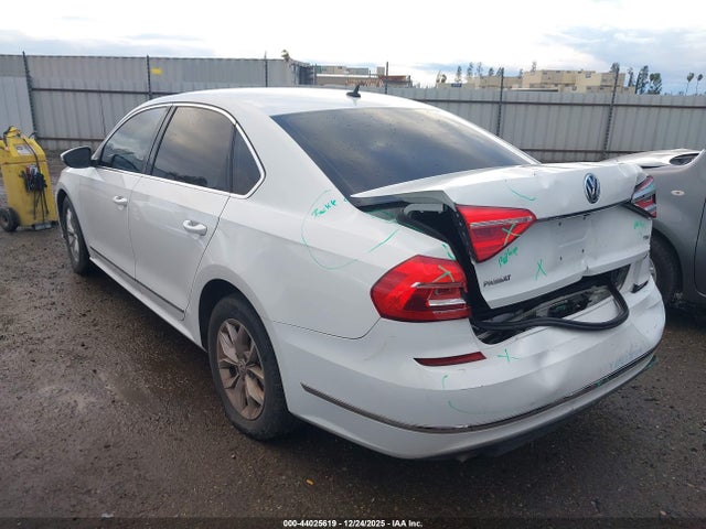 1VWAT7A34GC017287 Volkswagen Passat 1.8t S