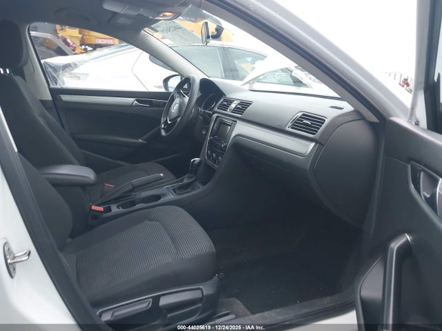 1VWAT7A34GC017287 Volkswagen Passat 1.8t S