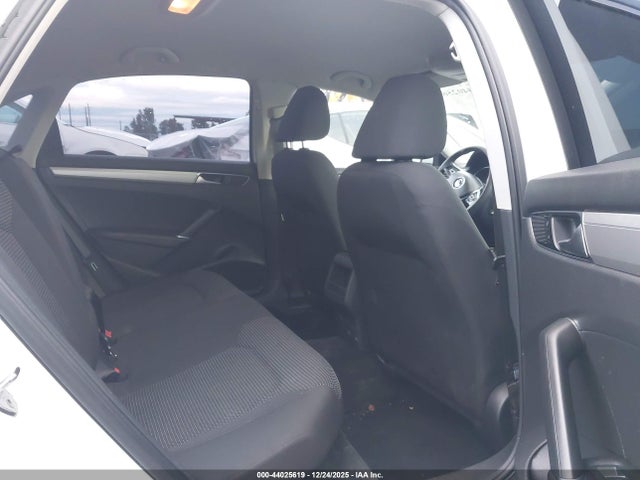 1VWAT7A34GC017287 Volkswagen Passat 1.8t S