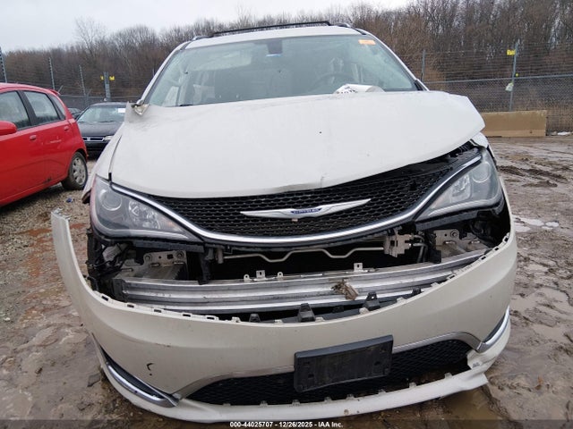2020 Chrysler Pacifica Touring L Plus მანქანა იყიდება აუქციონზე, vin: 2C4RC1EG8LR109360, აუქციონის ნომერი: 44025707