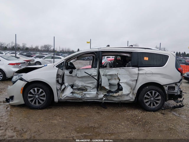 2020 Chrysler Pacifica Touring L Plus მანქანა იყიდება აუქციონზე, vin: 2C4RC1EG8LR109360, აუქციონის ნომერი: 44025707