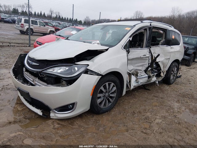 2020 Chrysler Pacifica Touring L Plus მანქანა იყიდება აუქციონზე, vin: 2C4RC1EG8LR109360, აუქციონის ნომერი: 44025707