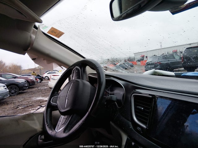 2020 Chrysler Pacifica Touring L Plus მანქანა იყიდება აუქციონზე, vin: 2C4RC1EG8LR109360, აუქციონის ნომერი: 44025707
