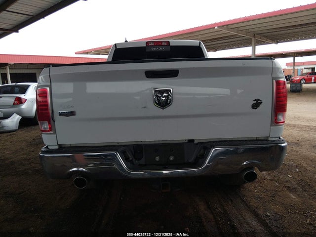 1C6RR6JM1HS556794 RAM 1500 Laramie 4x2 6&#039;4 Box