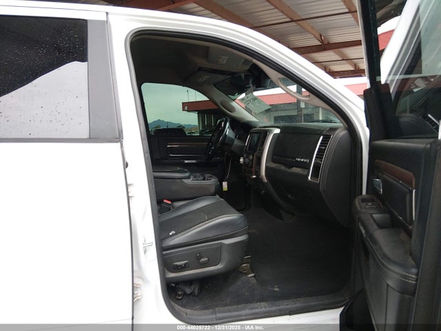 1C6RR6JM1HS556794 RAM 1500 Laramie 4x2 6&#039;4 Box