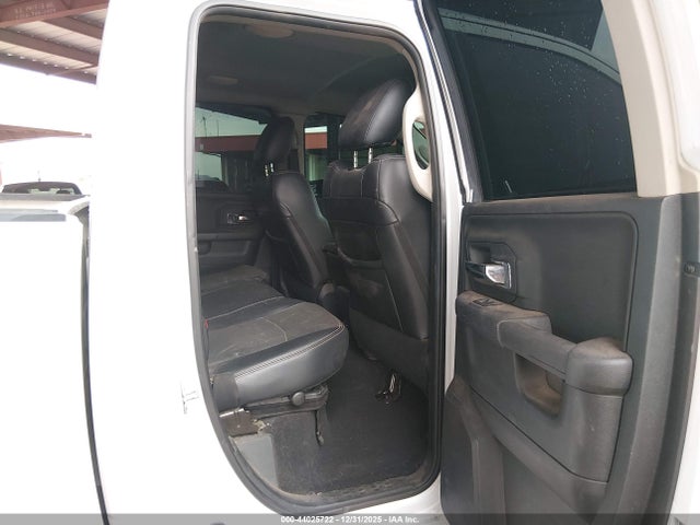 1C6RR6JM1HS556794 RAM 1500 Laramie 4x2 6&#039;4 Box