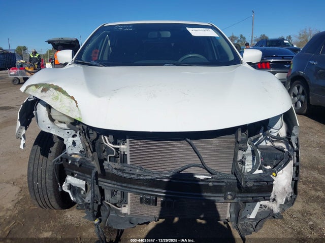JN1BJ1CP8JW101311 Nissan Rogue Sport S