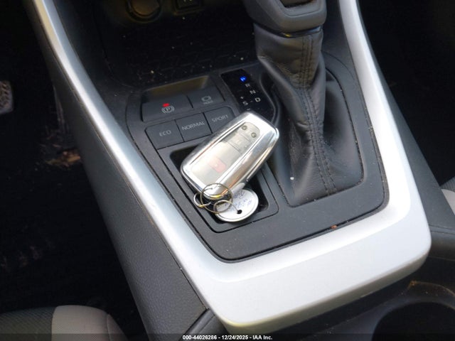 2019 TOYOTA RAV4 2T3W1RFV4KW046427 Photo 10