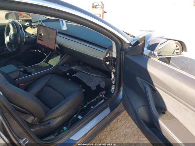2019 TESLA MODEL 3 5YJ3E1EA8KF308141 Photo 4