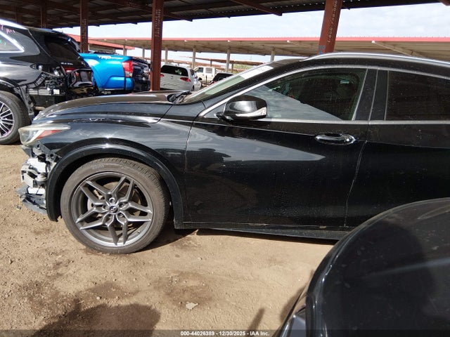 SJKCH5CP5HA016161 Infiniti Qx30 Premium