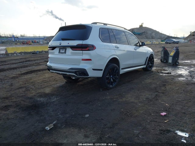 2024 BMW X7 5UX33EM07R9U16162 Photo 3