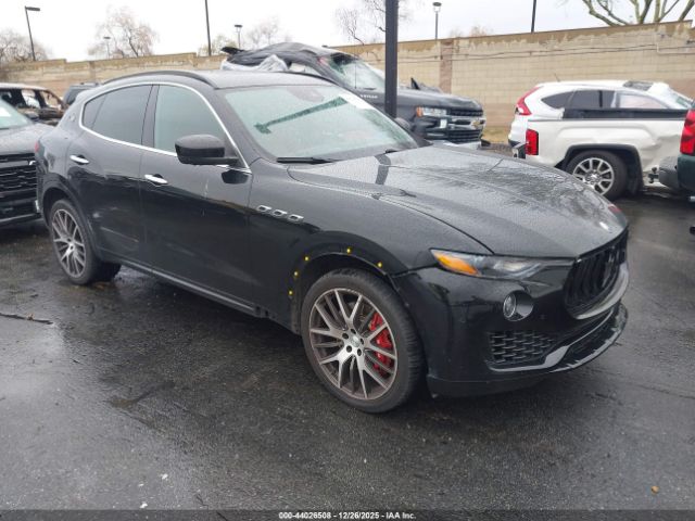 2017 MASERATI LEVANTE ZN661YUS3HX234202