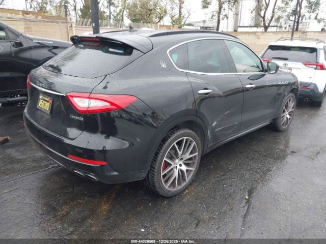 2017 MASERATI LEVANTE ZN661YUS3HX234202 Photo 3