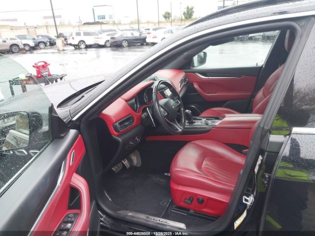 2017 MASERATI LEVANTE ZN661YUS3HX234202 Photo 4
