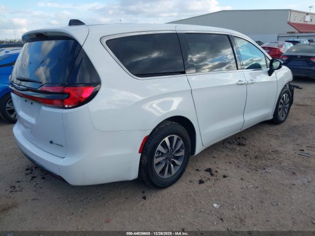 2024 CHRYSLER PACIFICA HYBRID 2C4RC1S71RR144657 Photo 3