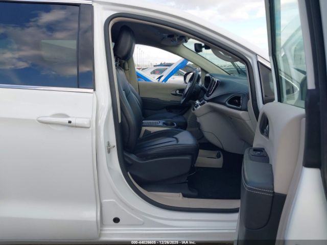 2024 CHRYSLER PACIFICA HYBRID 2C4RC1S71RR144657 Photo 4