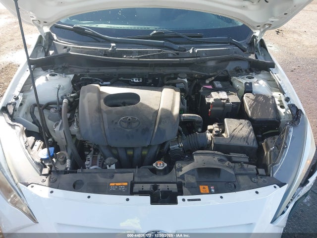3MYDLBYV2JY332177 Toyota YARIS IA
